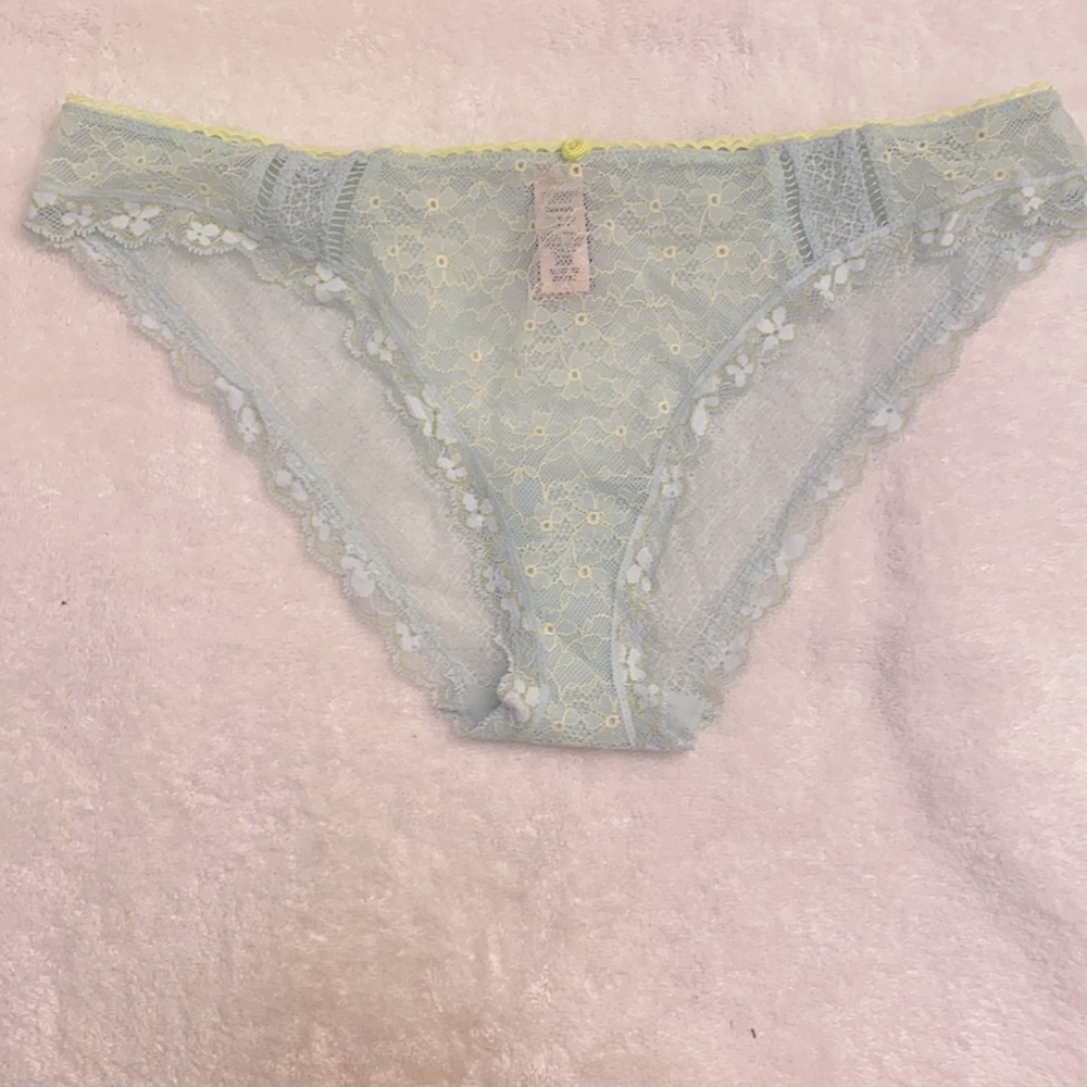 Victoria’s Secret Cheekini